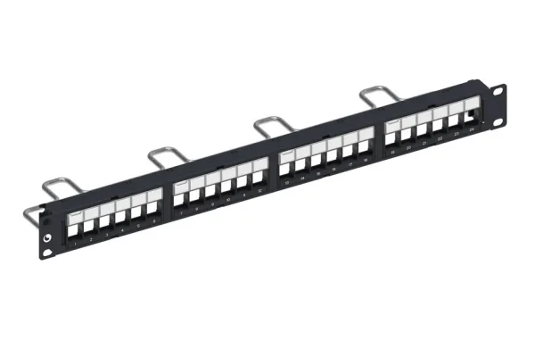 base-commscope-24-puertos-cat-5e-y-6-vacio-01-1.webp